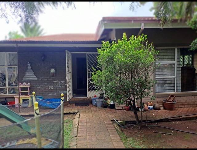 5 BEDROOM HOUSE FOR SALE IN LYTTELTON MANOR
